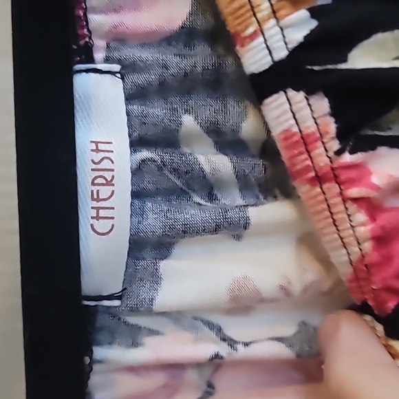 Cherish small off shoulder floral top - Picture 2 of 4